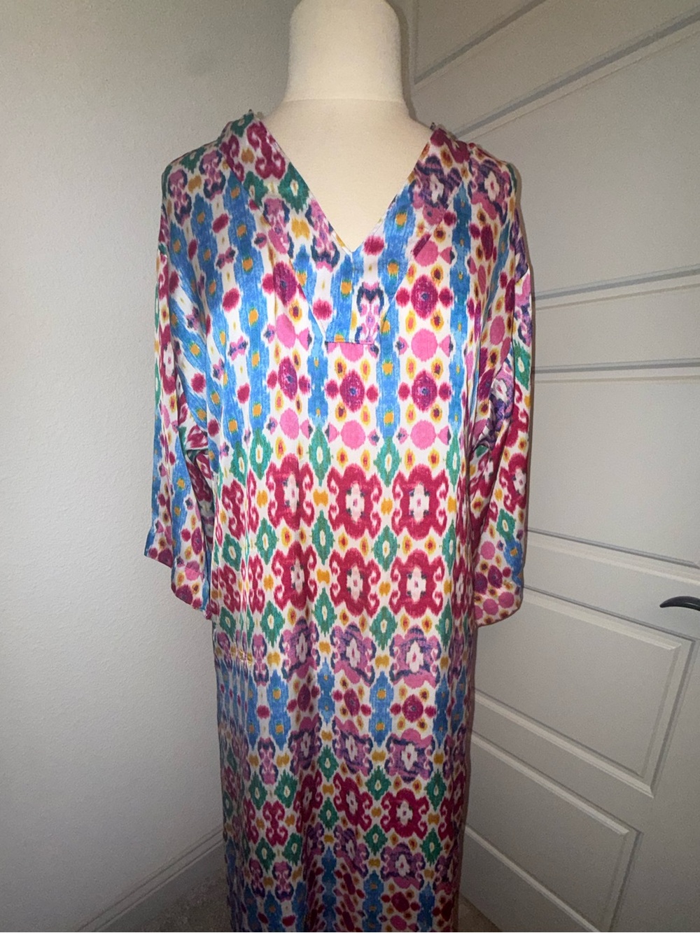 VTG Natori Multicolor Ikat-Print V-Neck Maxi Dress